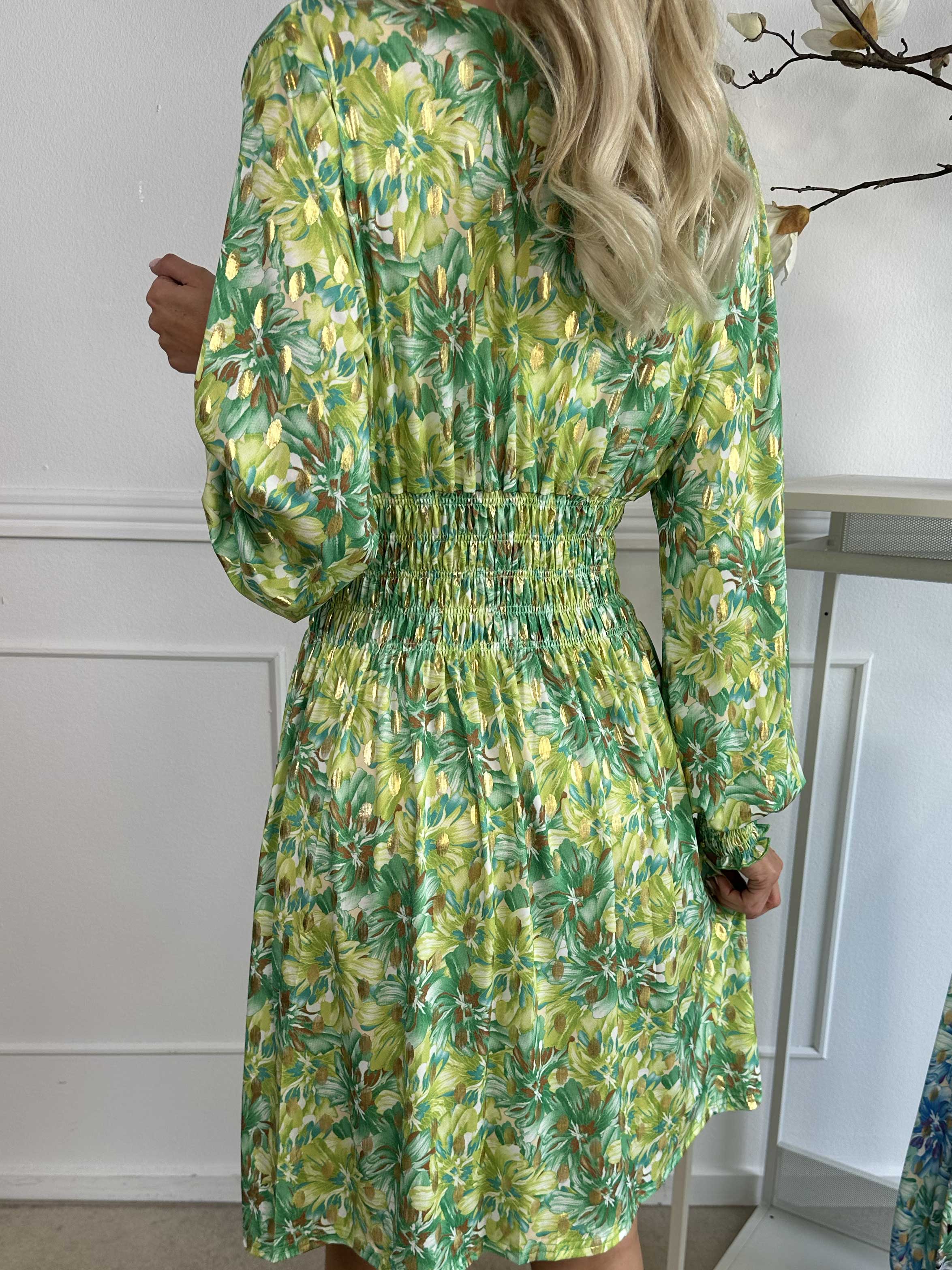 Pams Floral Short L/S - Elastisk klänning med smockad midja